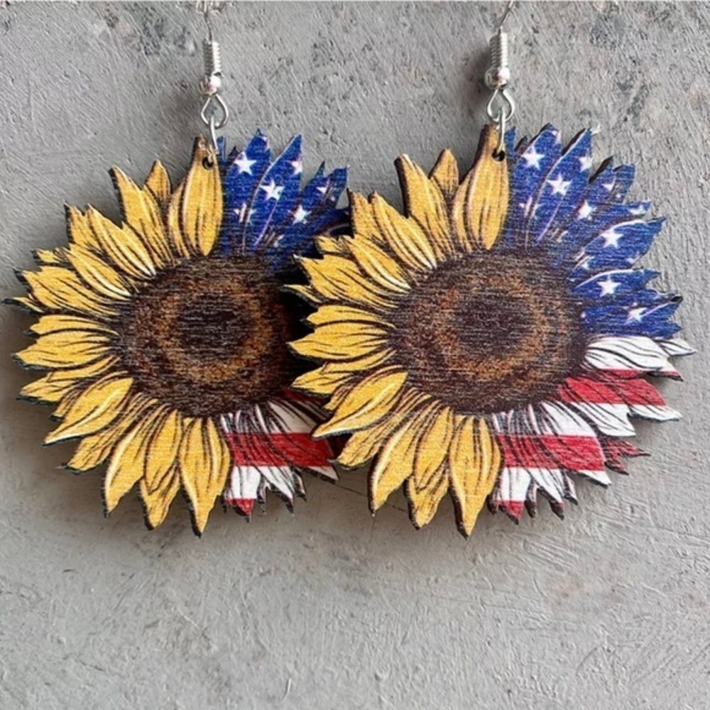 🇺🇸Patriotic Wooden Earrings, Lightweight And Cute!!!🇺🇸